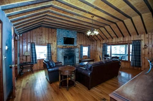 Settler - Hocking Hills Cabin