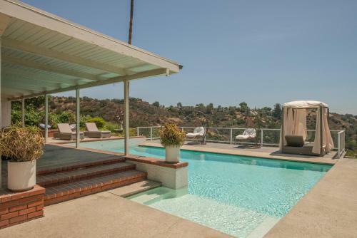 Hollywood Hills Home, Pool, Views, Lake