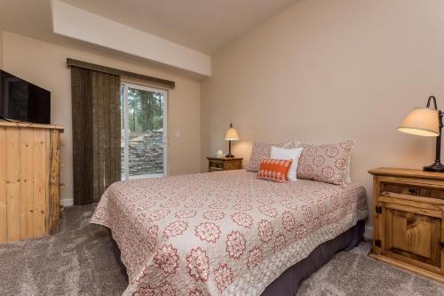 Mammoth Gateway Village # 11