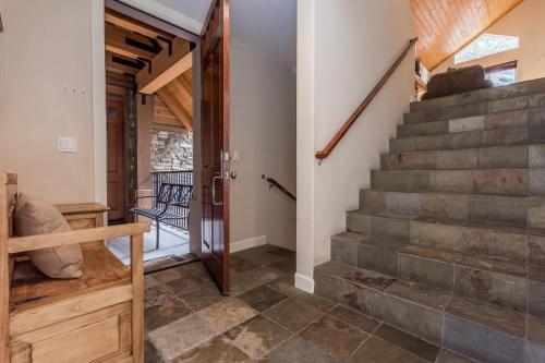 Mammoth Gateway Village # 11