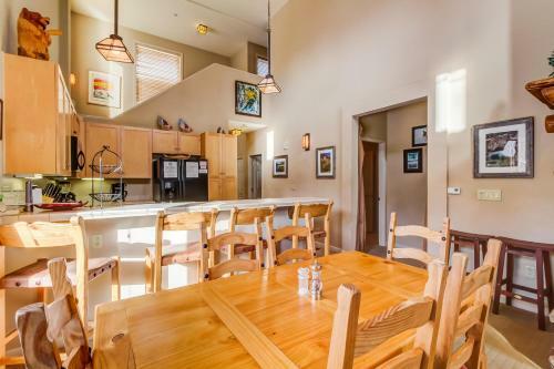 Mammoth Green Condos