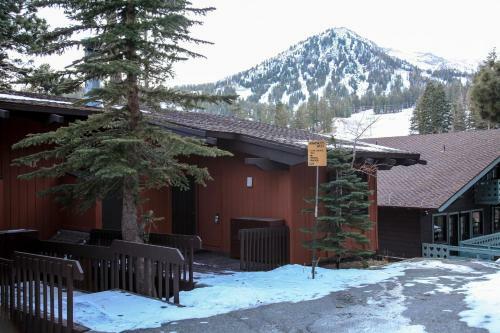 Mammoth West #136 Townhouse
