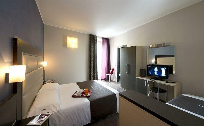Hotel Five