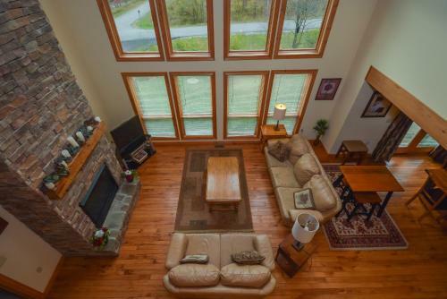 Mountain Top Lodge Four-bedroom Holiday Home