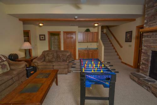 Mountain Top Lodge Four-bedroom Holiday Home