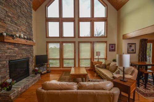 Mountain Top Lodge Four-bedroom Holiday Home