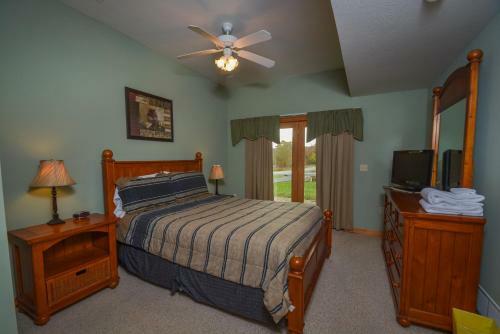 Mountain Top Lodge Four-bedroom Holiday Home
