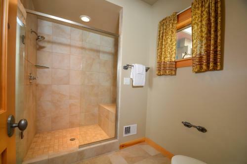 Touch The Sky Four-bedroom Townhome
