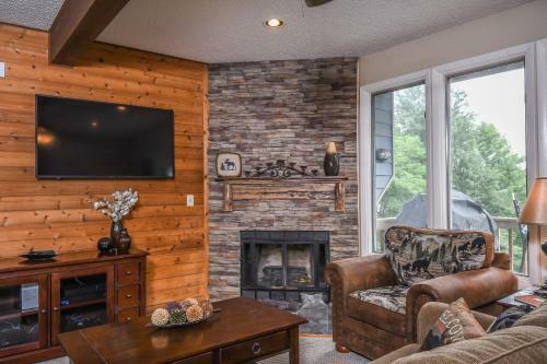 Snow Place Like Home Three-bedroom Holiday Home