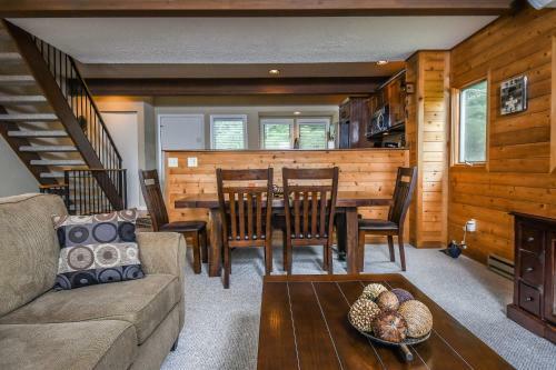 Snow Place Like Home Three-bedroom Holiday Home