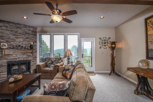 Snow Place Like Home Three-bedroom Holiday Home