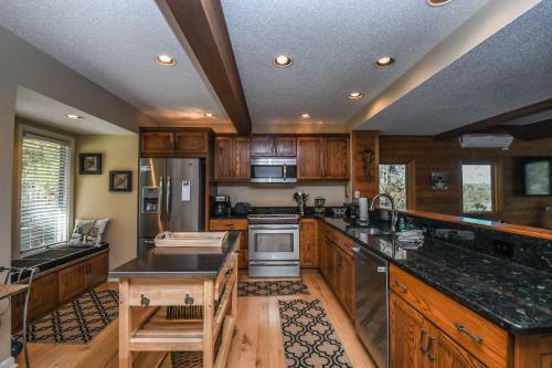 Snow Place Like Home Three-bedroom Holiday Home