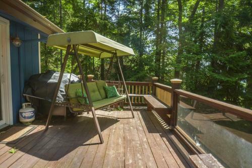 Lakeside Dreamin' Four-bedroom Holiday Home