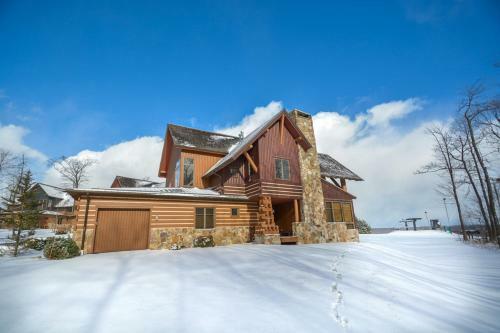 Kendall Camp Get-a-way Four-bedroom Townhome