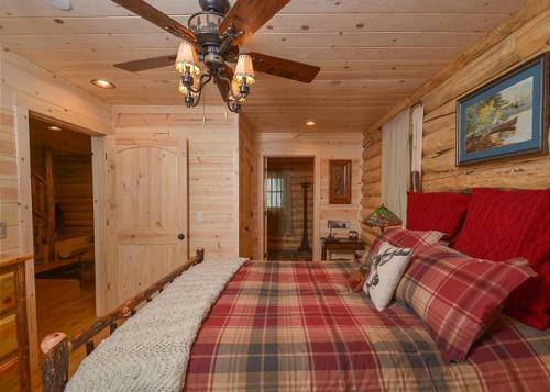 Big Log Lodge Four-bedroom Holiday Home