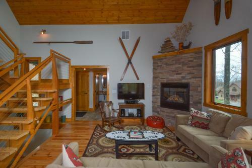 Livin' Lodge Three-bedroom Holiday Home