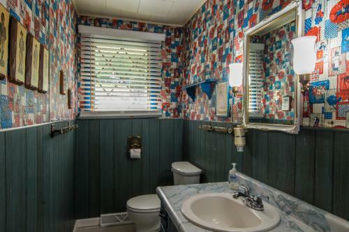 Lake Love Four-bedroom Holiday Home