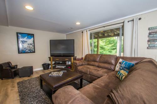 Lake Love Four-bedroom Holiday Home