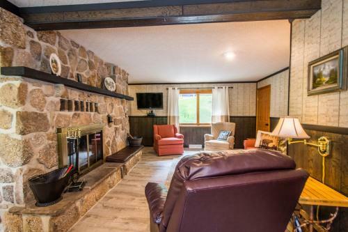 Lake Love Four-bedroom Holiday Home