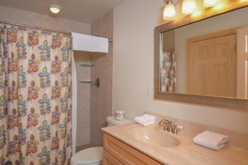 Steden Court Eight-bedroom Holiday Home
