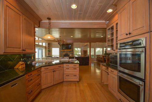 Steden Court Eight-bedroom Holiday Home