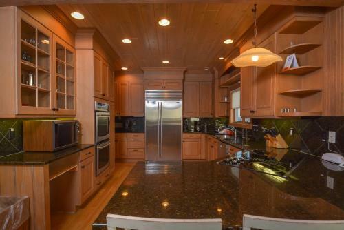 Steden Court Eight-bedroom Holiday Home