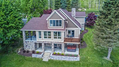 Lake Stone Manor Five-bedroom Holiday Home