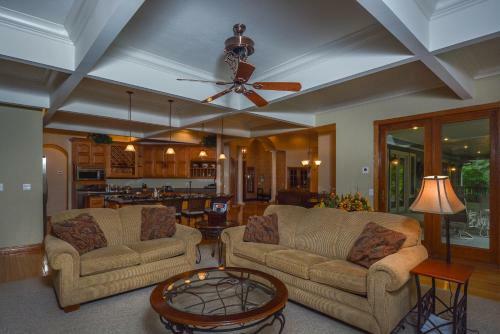 The West Wing Five-bedroom Holiday Home
