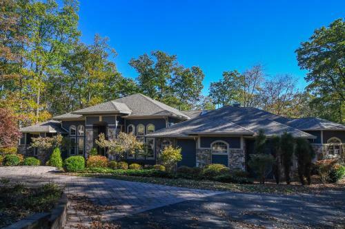 The West Wing Five-bedroom Holiday Home