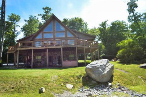 Rocky Adventures Five-bedroom Holiday Home