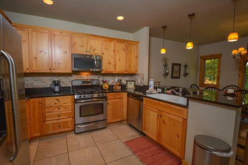 Baraboo Lodge Four-bedroom Holiday Home