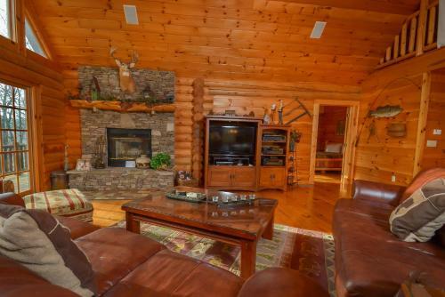 Old Bruin's Den Four-bedroom Holiday Home
