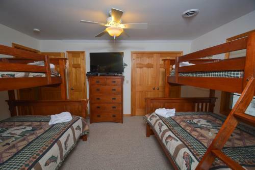 Sparky's Lodge Four-bedroom Holiday Home