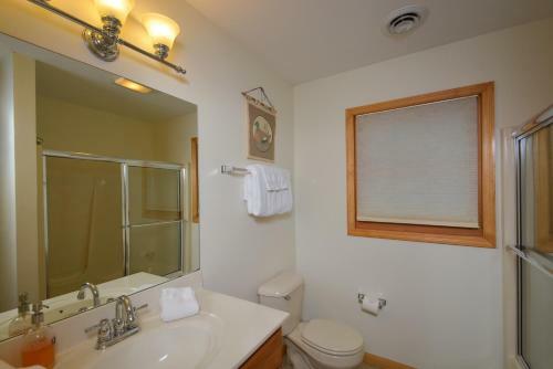 Sparky's Lodge Four-bedroom Holiday Home