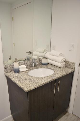 Apartamento Alhambra View | 2 Bedroom | 7th Flr 02