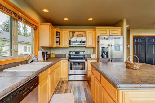 Cedar Lane Golf Course Home
