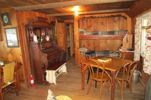 Born Rhees Cabin