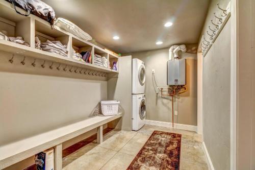 Bella Casa- Downstairs Unit