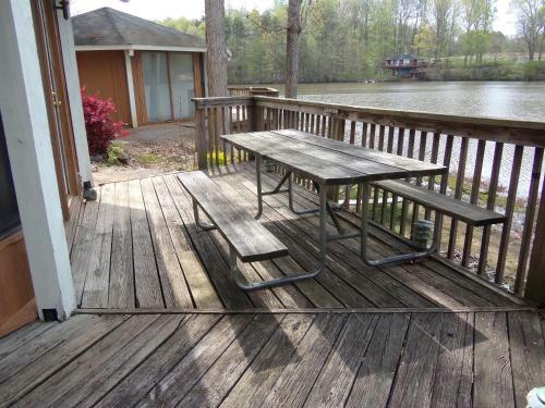 Lake Myers Lakeside Villa 25