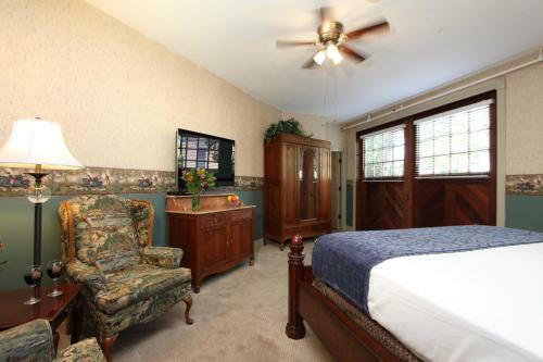 Hennessey House Bed And Breakfast