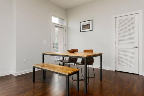 Hillsboro Village 2 Bedroom Apartment