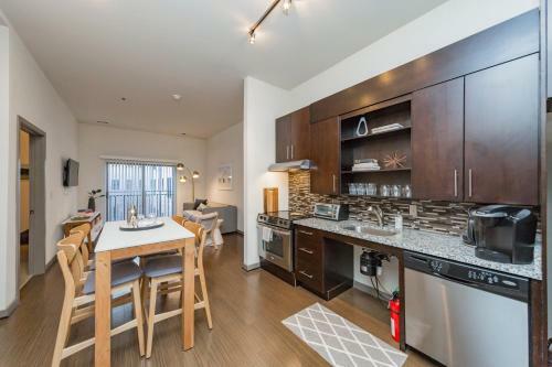 Capitol Mall 2br Apartment In Downtown Nashville