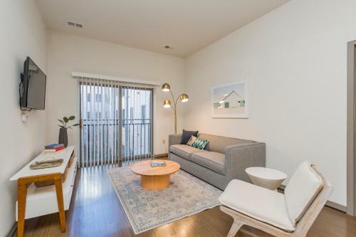 Capitol Mall 2br Apartment In Downtown Nashville