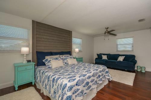 4717s - Gorgeous 4 Bedroom Pool Home