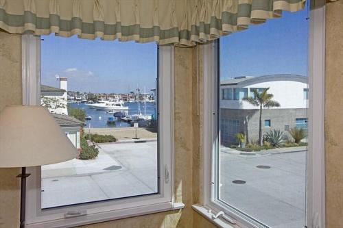 1101 W Bay Ave (68215)