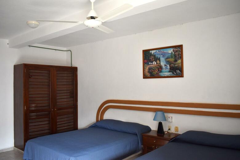 Hotel Plaza Almendros