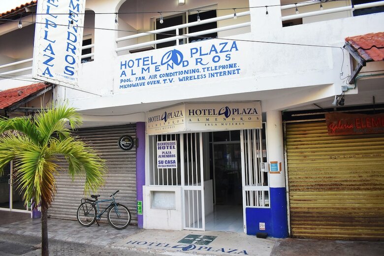 Hotel Plaza Almendros