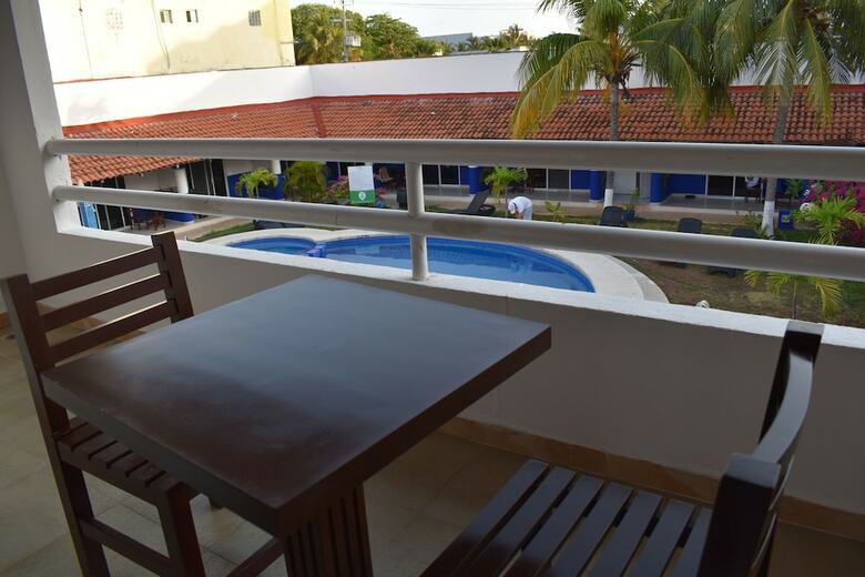 Hotel Plaza Almendros