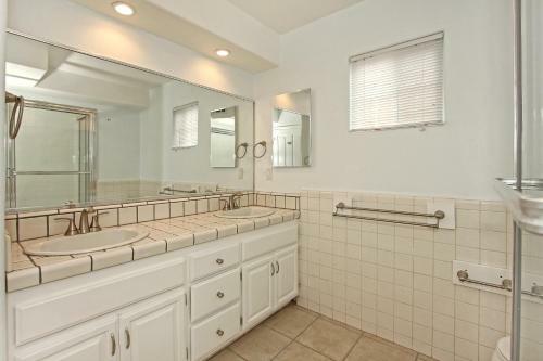 1404 W Ocean Front A (68165)