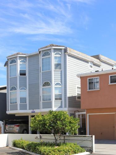 1404 W Ocean Front A (68165)